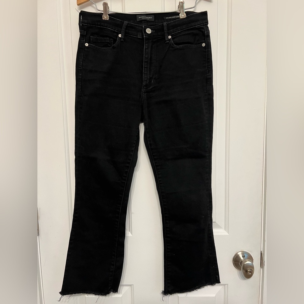 BANANA REPUBLIC MID RISE CROP WITH‎ FLATTERING STRETCH FOR A GREAT FIT & FEEL